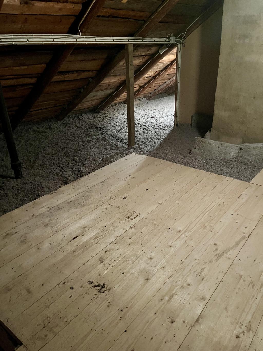 Vinden tilläggsisolerades i början av 2026.