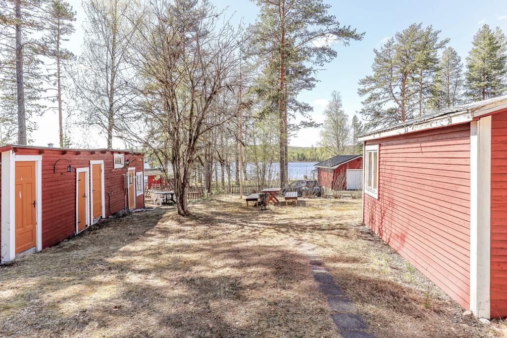 Gäststuga på höger sida