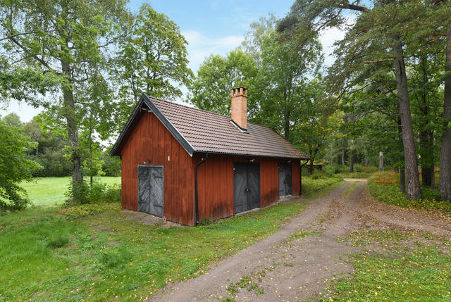 Herrgårdsallén 11