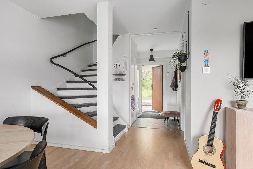 Hall från vardagsrummet sett