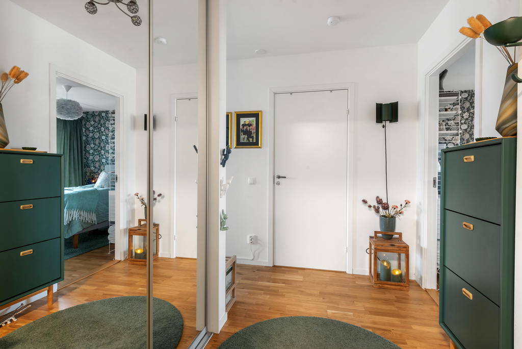 Välkommen in till denna yteffektiva bostadsrätt.