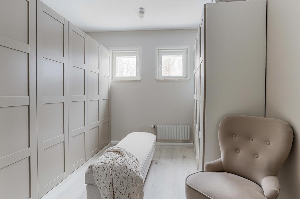 Rum 1/4 walkin closet