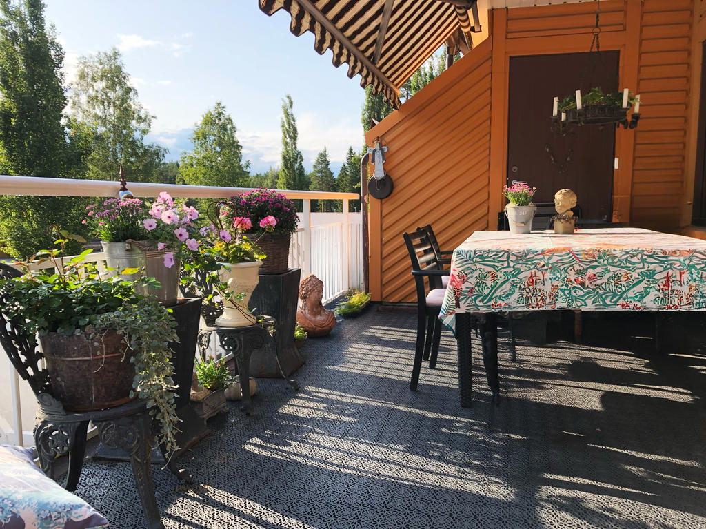 Härlig terrass med markis