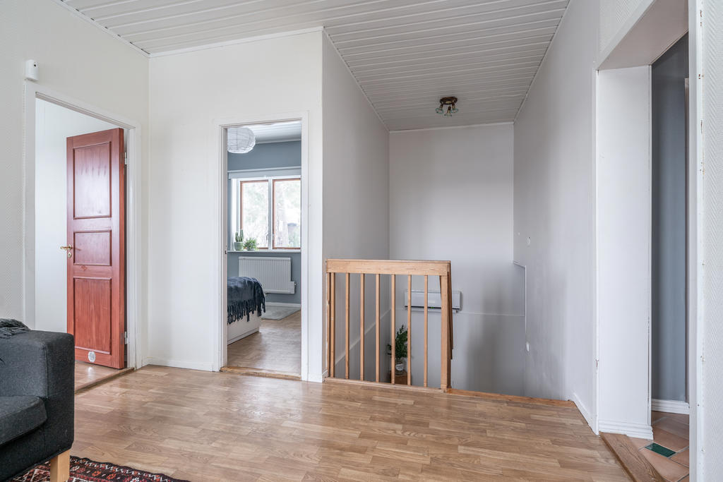 Övre hallen, mot sovrum 3 och 4