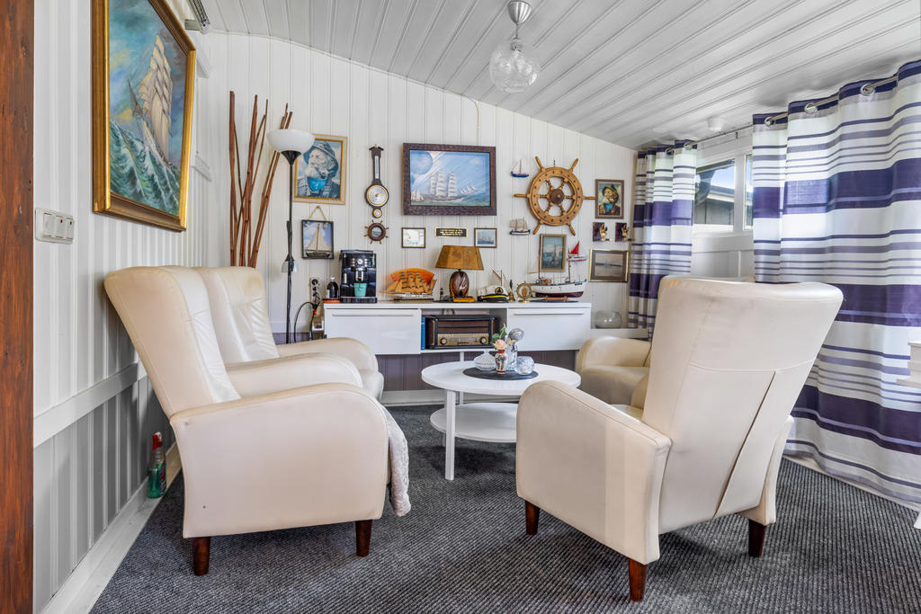 Inglasat uterum med utgång till altan