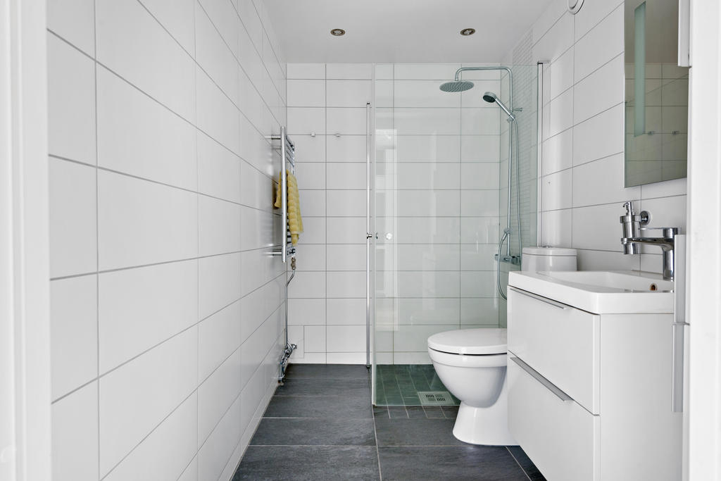 Renoverat duschrum med kakel och klinker 