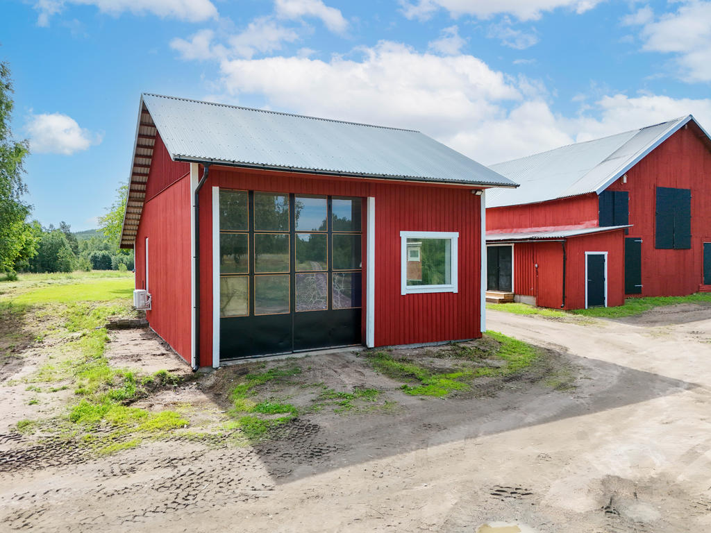 Garage/verkstad. 