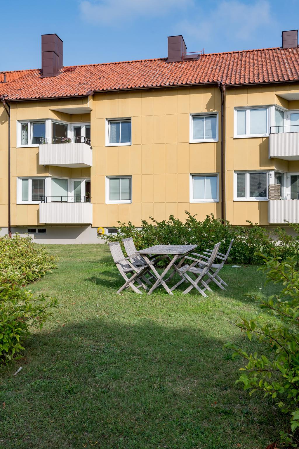 Mysig parkliknande innergård