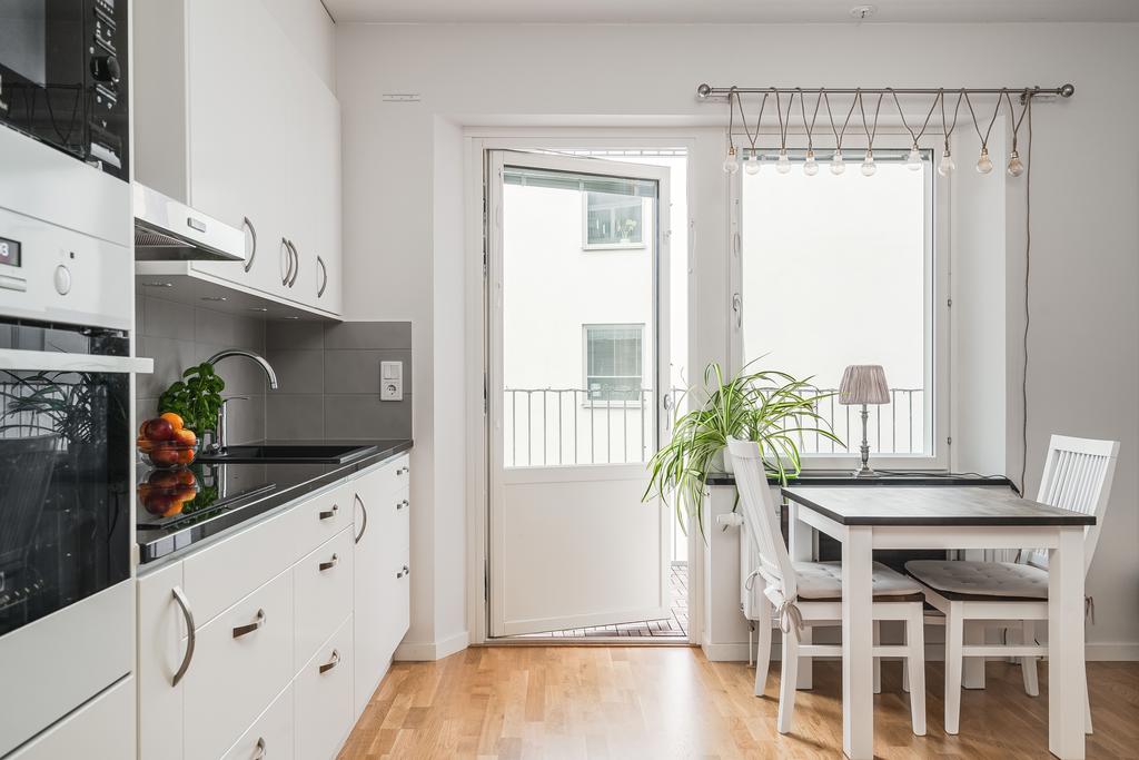 Utgång till balkongen från köket