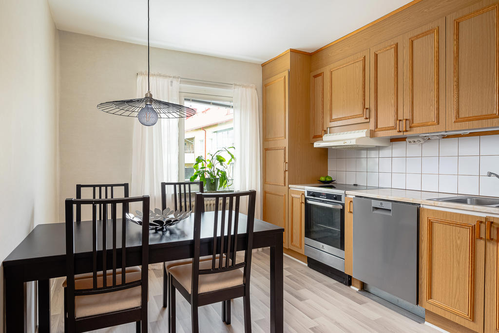 Rymligt kök med matplats även här