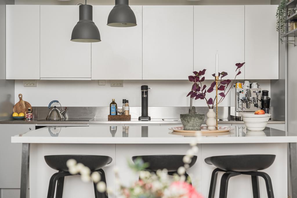 Praktisk köksö med sittplatser