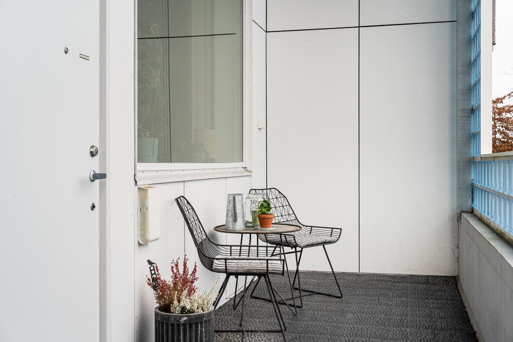 Uteplats på entrésida