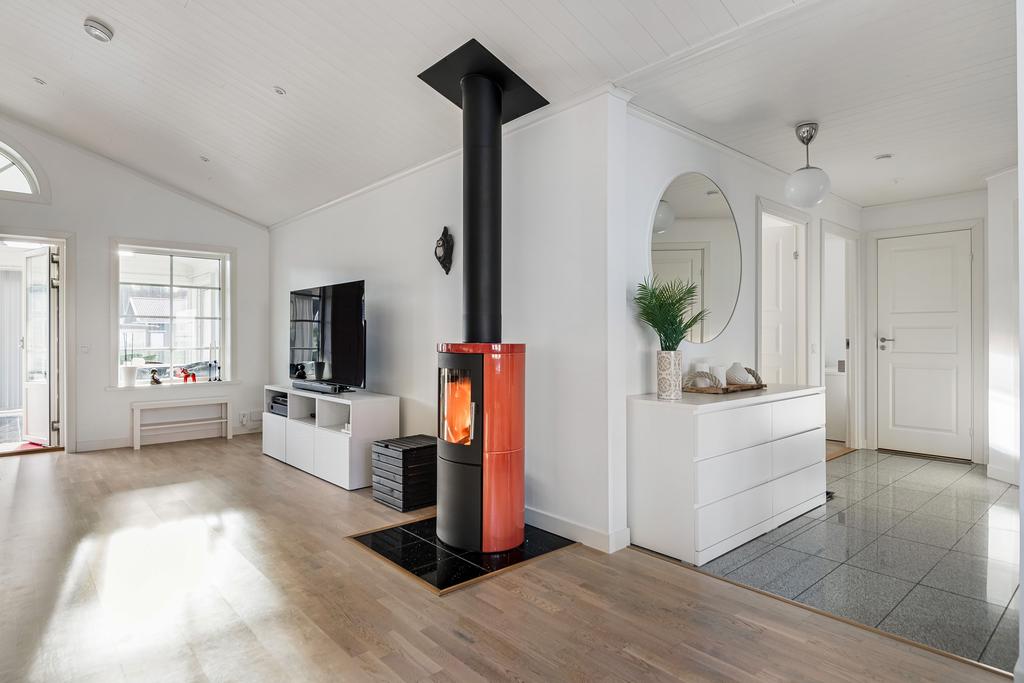 Med en kamin för kyligare dagar