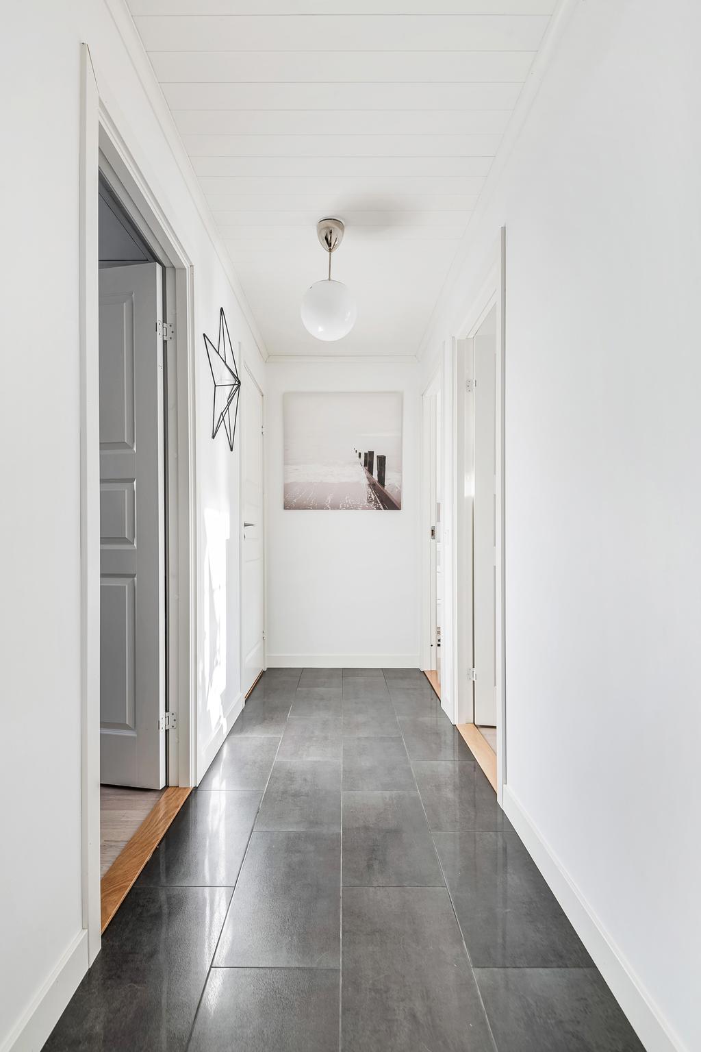 Hallen bort till andra sidan huset
