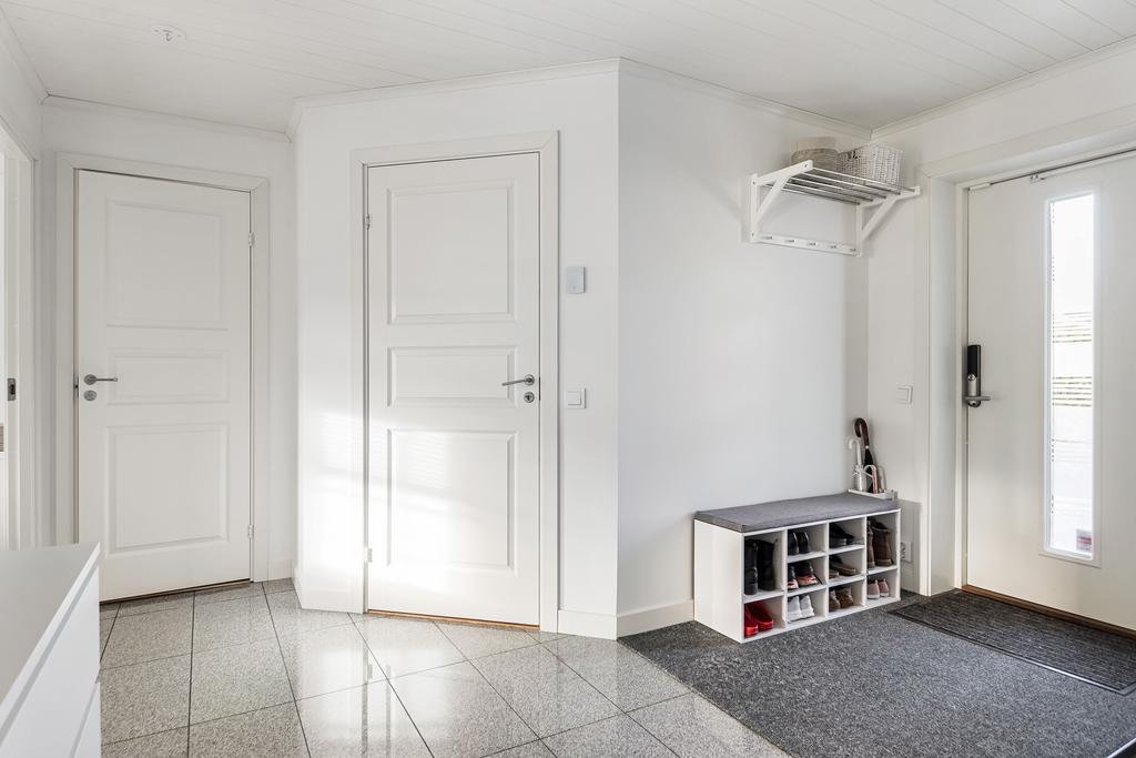 I den inre hallen tar du dig till tvättstuga, wc eller sovrum