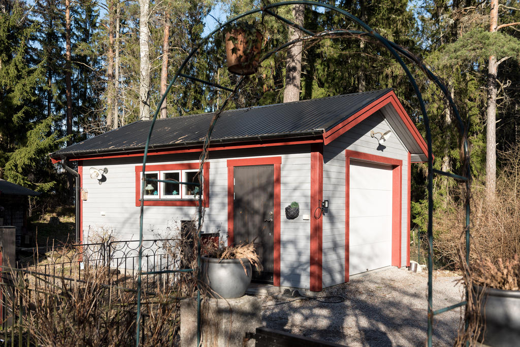 Garage.
