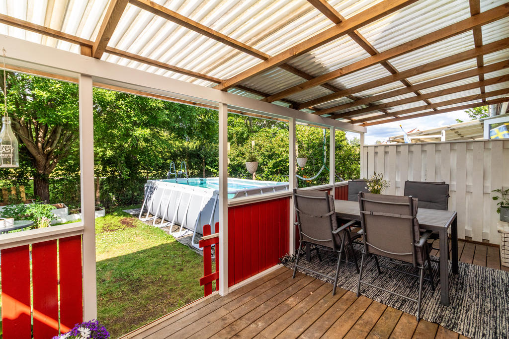 Takad altan på baksidan