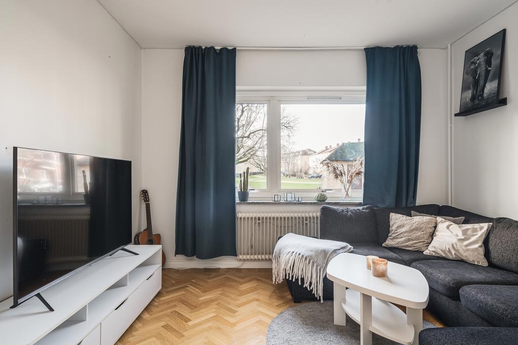 Vardagsrum med fiskbensparkett