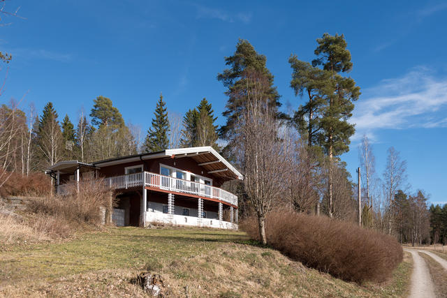 Strandbacksvägen 14.