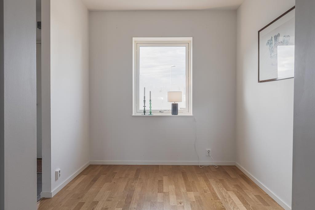 Matplats mot husets framsida