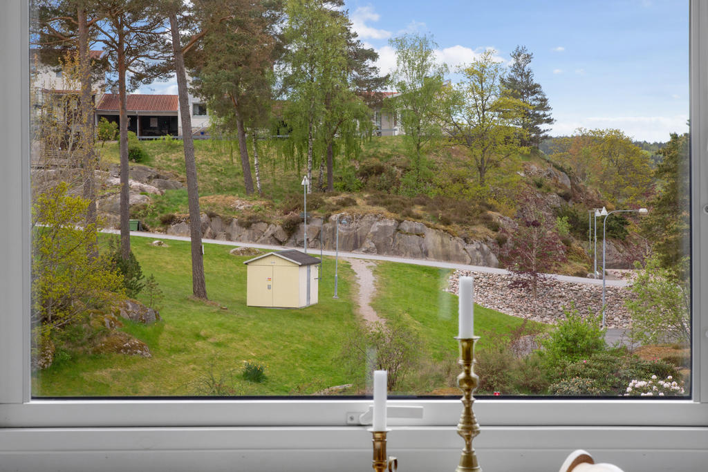 Utsikt från matplatsen i köket