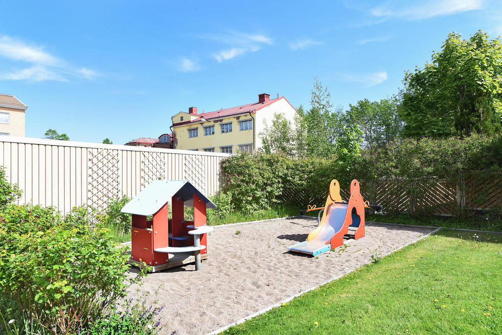 Lekplats på innergården