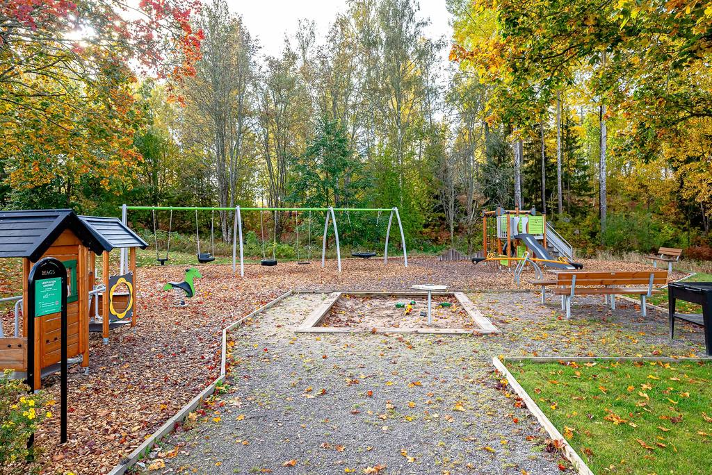 Områdets lekplats en kort promenad bort