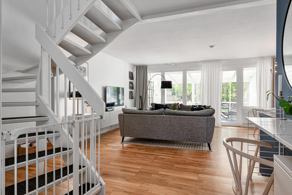 Ljus och öppen känsla på entrévåningen