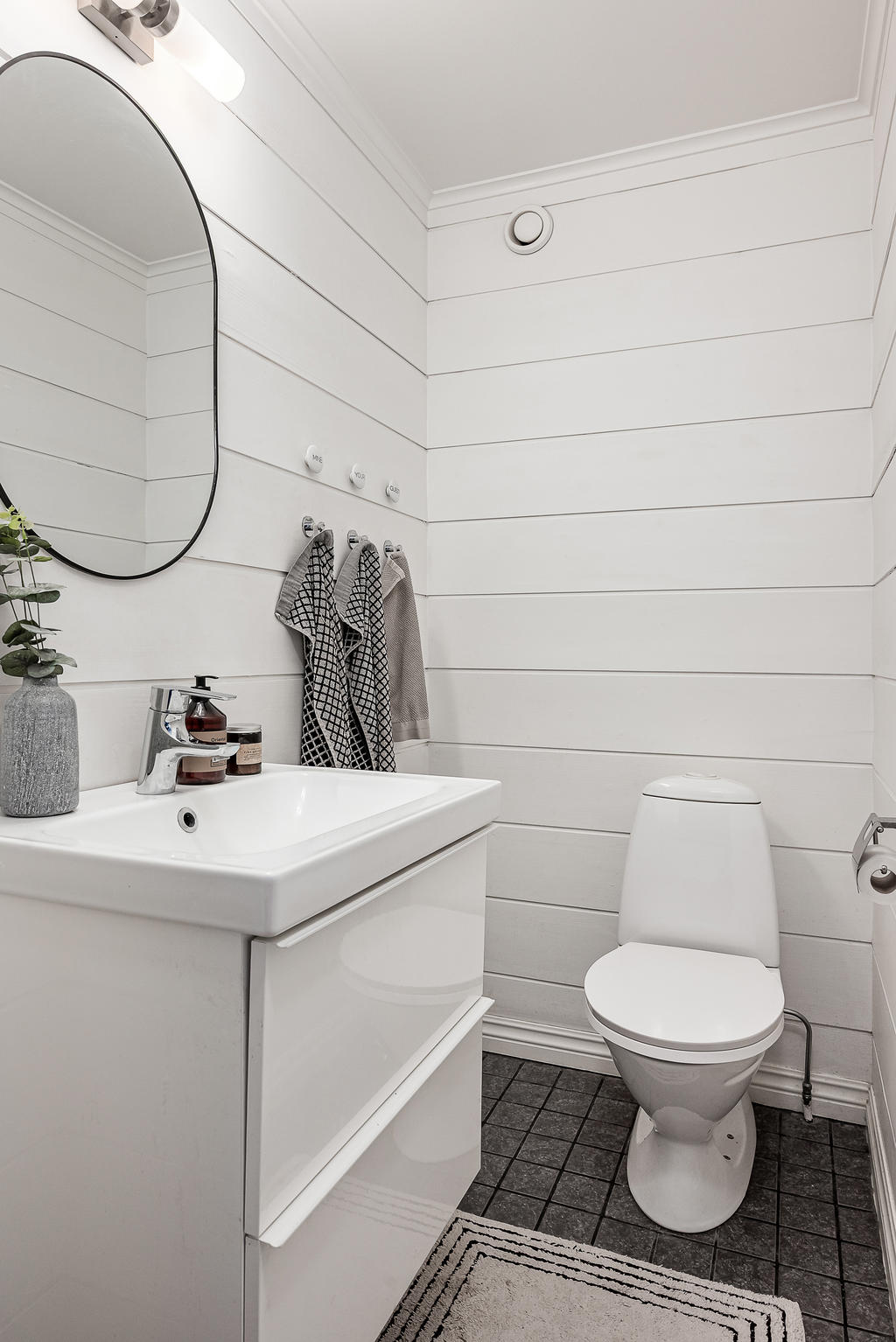 Toalett på entrévåningen