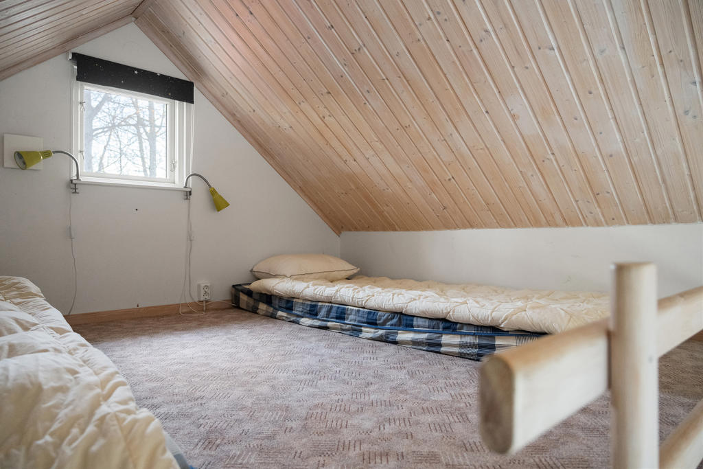 Praktiskt loft i annexet, perfekt extra sovplats!