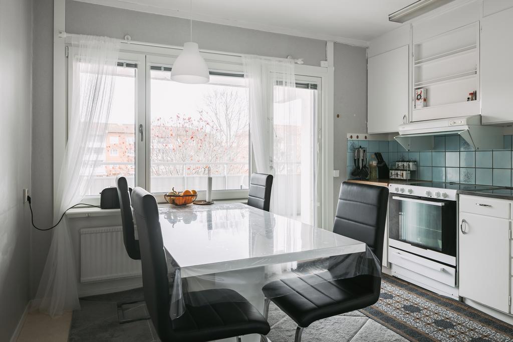 Rymligt kök med ljusinsläpp som heter duga! 