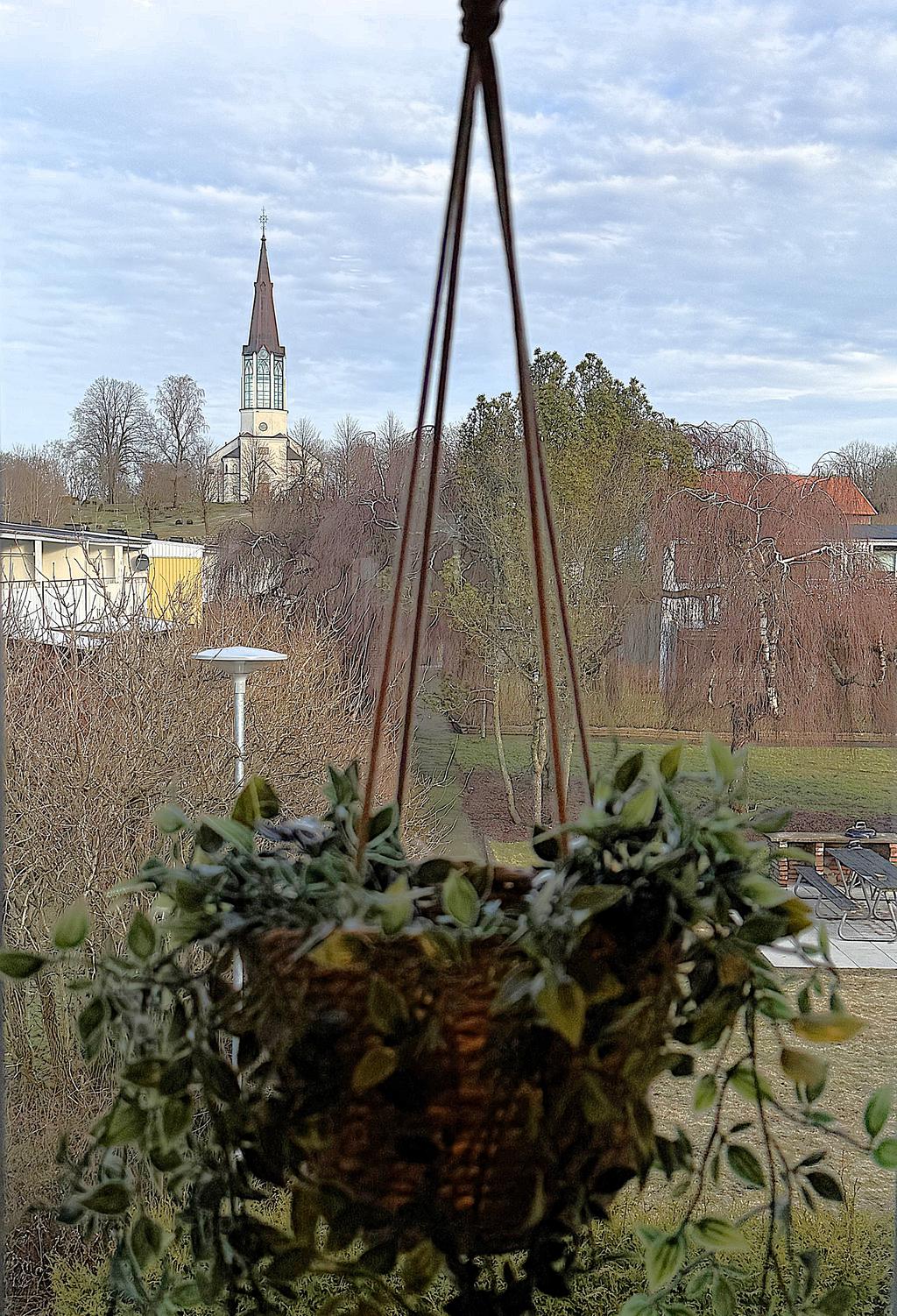 Fin utsikt har man mot Skallsjös vackra kyrka