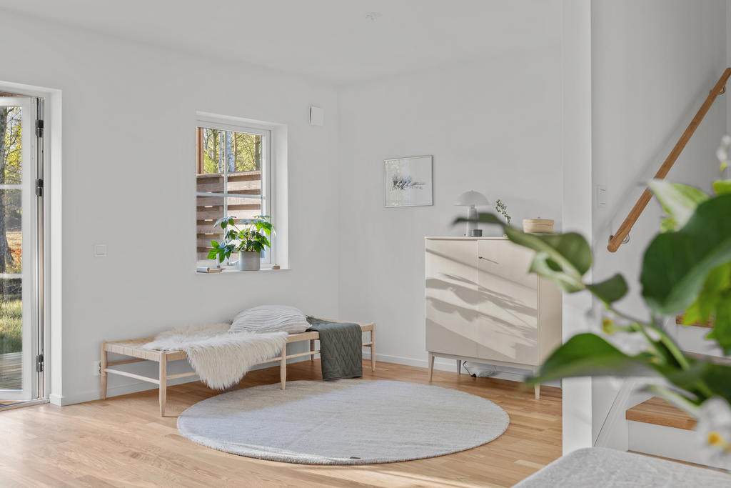 Ett hem att trivas i är viktigt för alla. Här ska du finna lugnet för återhämtning och samtidigt energin till umgänge. Inspirationsbild från visningshuset på Nässelvägen 6A (127 kvm).