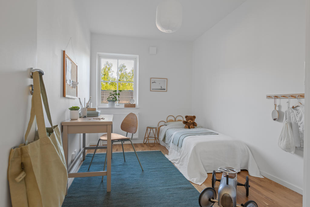 De två mindre sovrummen är närmre 10 kvm. Inspirationsbild från visningshuset på Nässelvägen 6A (127 kvm).