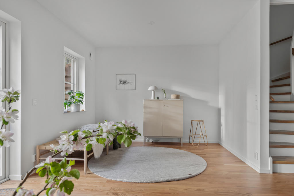 Välplanerat och sobra materialval skapar möjligheter att möblera just som det passar dig och din familj. Inspirationsbild från visningshuset på Nässelvägen 6A (127 kvm).