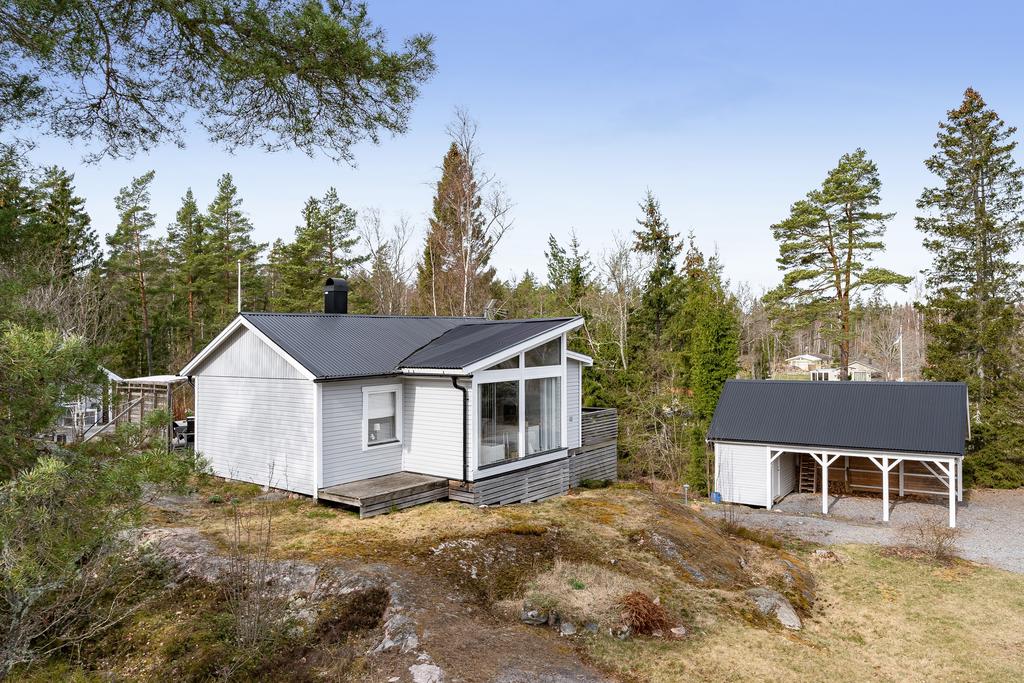Vy mot fastigheten