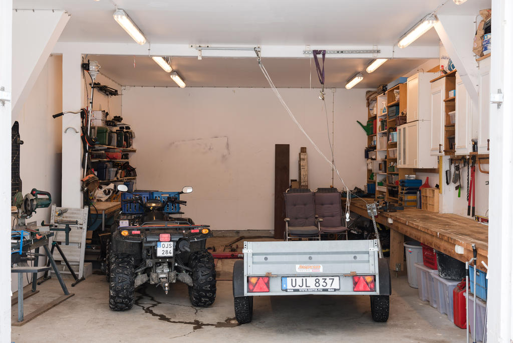 Garage.
