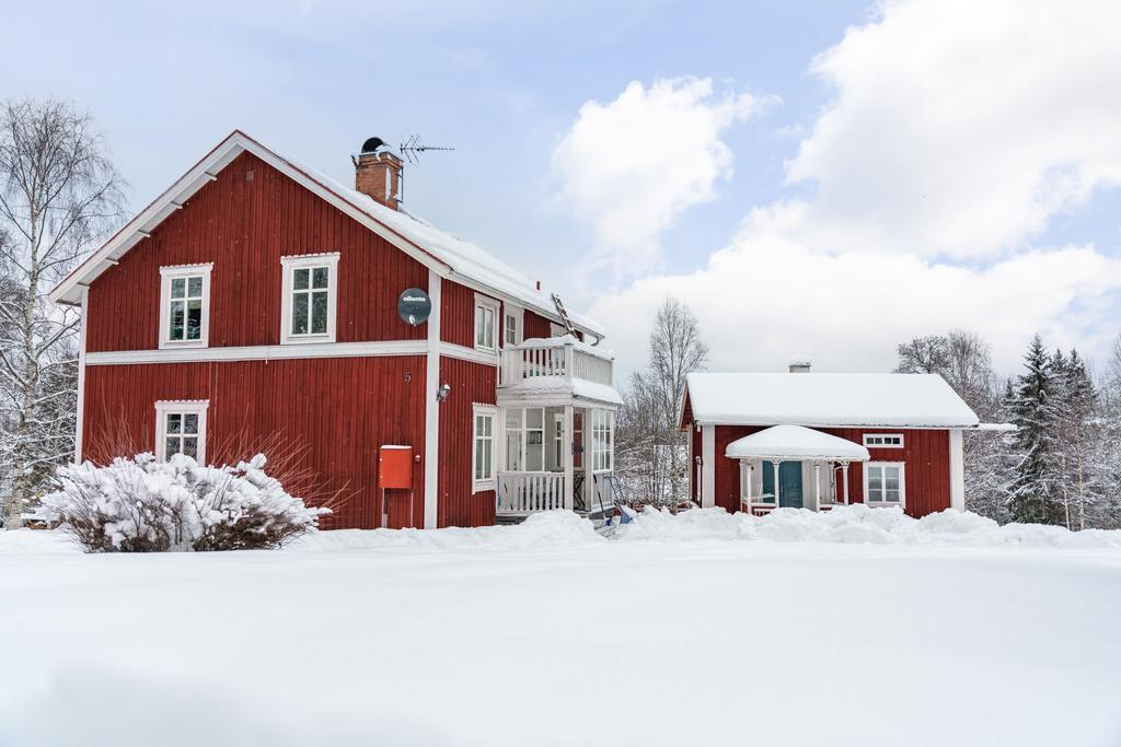 Huset har fått nyare fönster  och tak