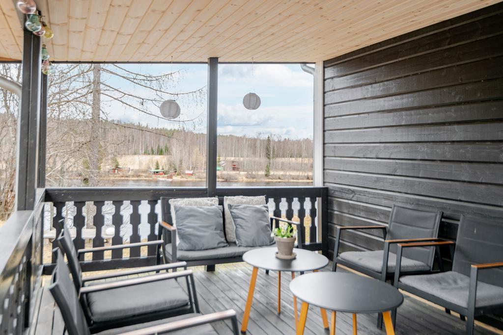 Trevlig uteplats vid entrén.