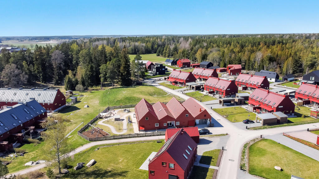 Bytorgets förskola i direkt närhet.