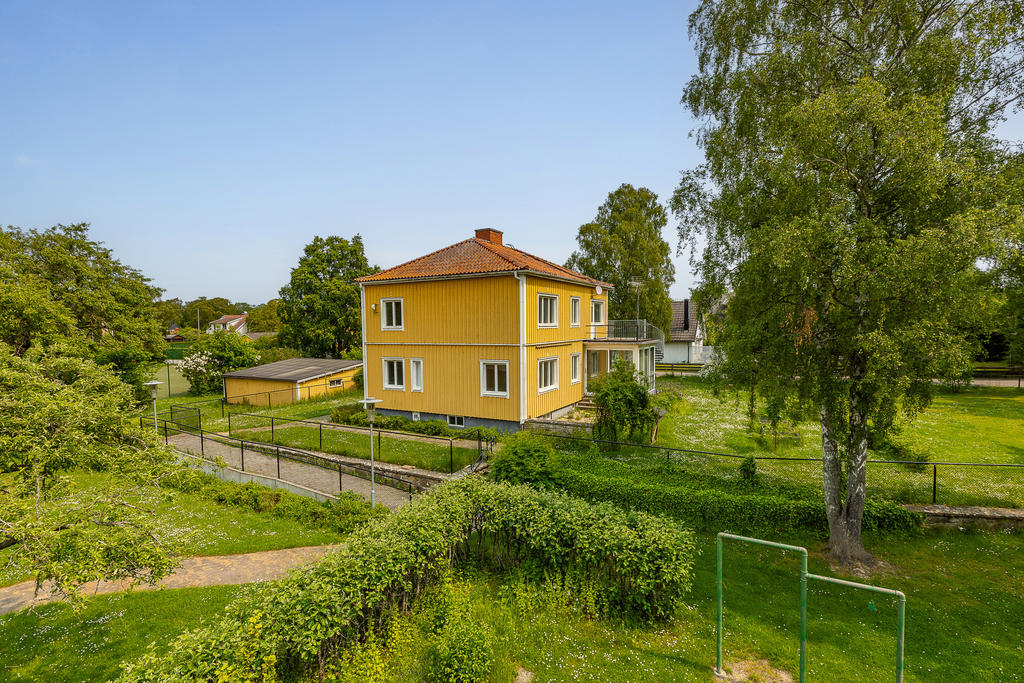 Stor trädgårdstomt