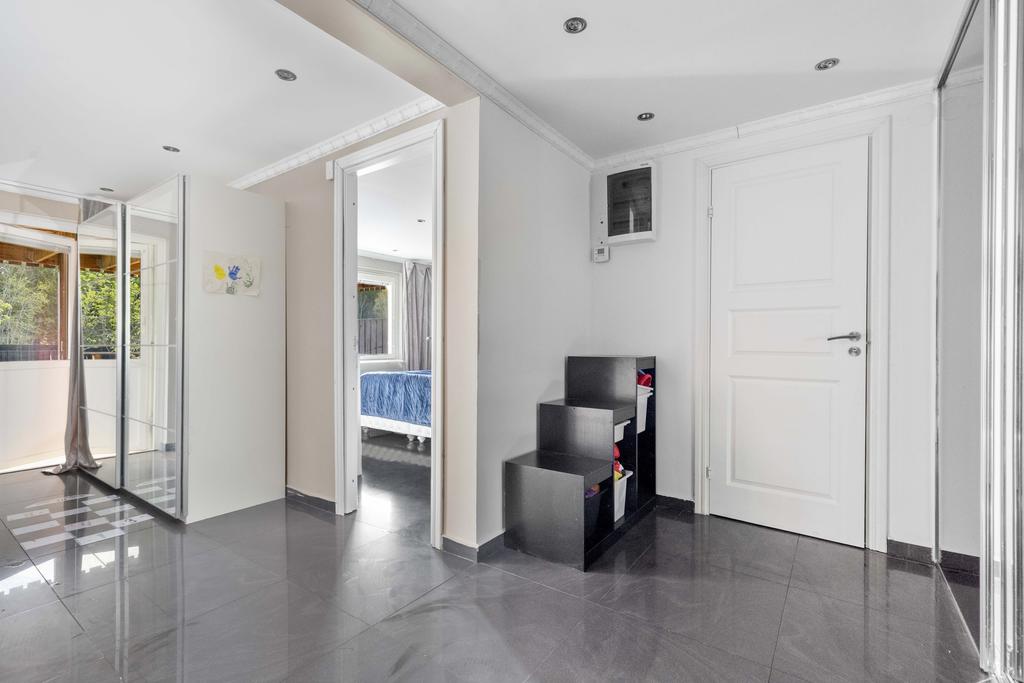Hall nere