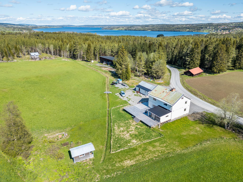 Tomtbild med Storsjön 