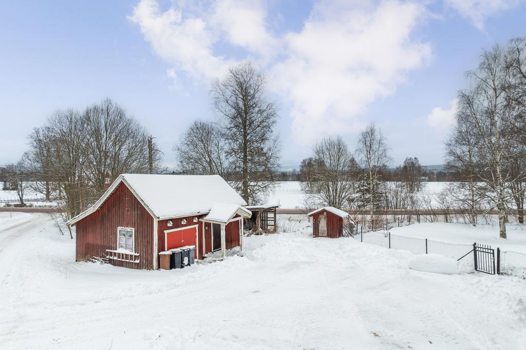 Enklare garage och uterum