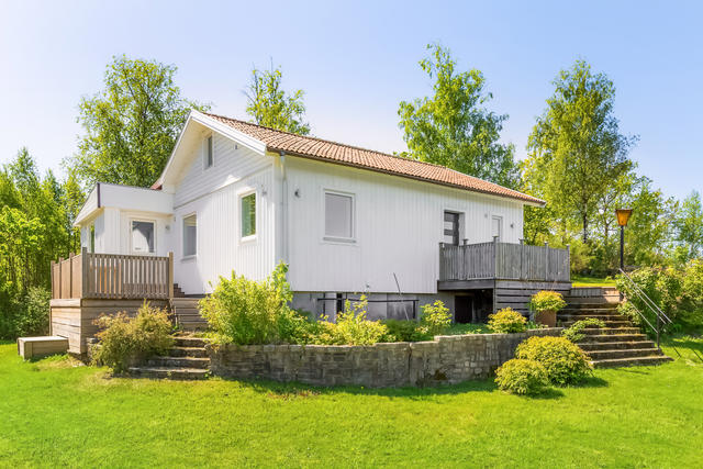 Välkomna till ett mysigt hus som genomgått omfattande renoveringar de senaste åren!