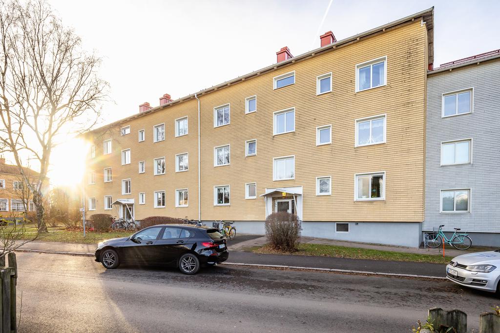 Välkomna att kontakta ansvarig mäklare om intresse finns för denna fina bostad!