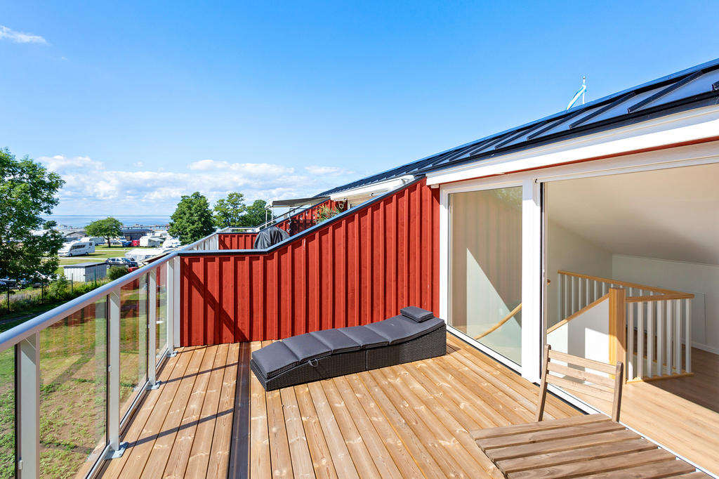 Stor takterrass/balkong.
