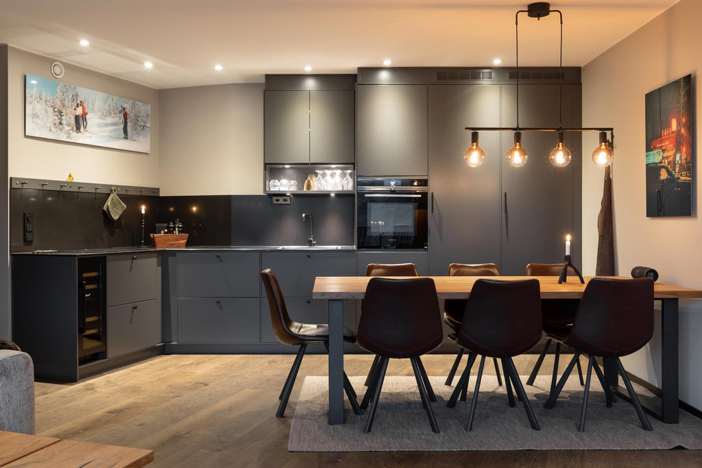 Materialval av högsta standard med bland annat kök från Ballingslöv och  vitvaror från Siemens.