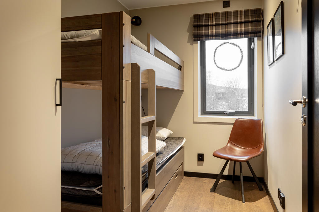 Två av de fyra sovrummen är utrustade med våningssängar med inbyggd förvaring.