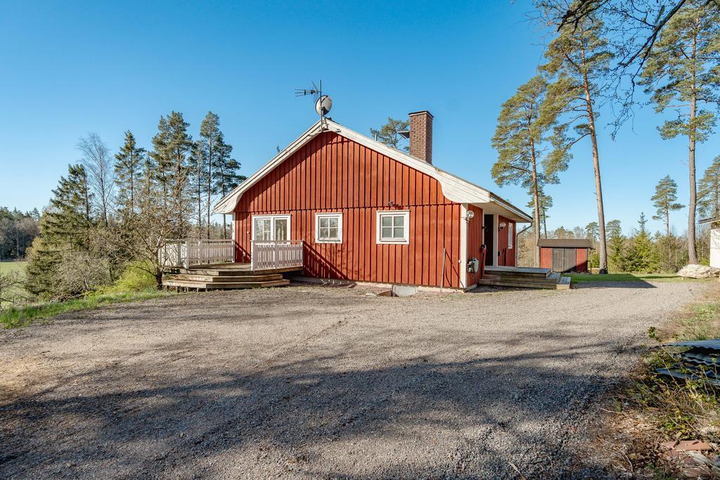 Uppfart med plats för flera bilar.